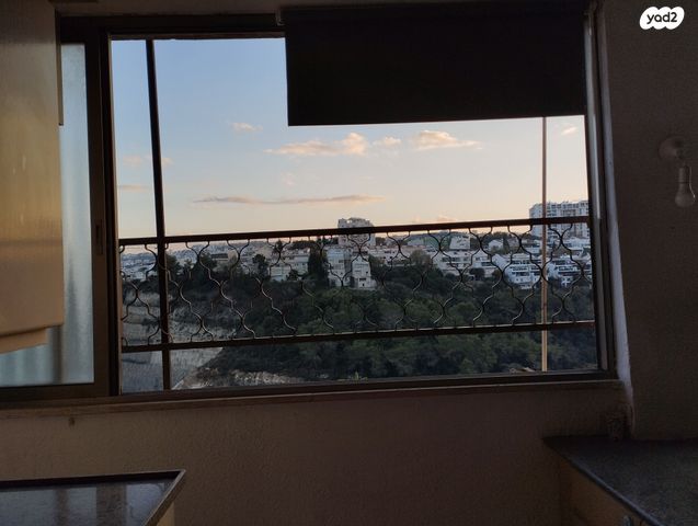 ליאון בלום 18