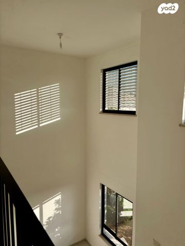 דו משפחתי, כינור 16, שאר העיר, זכרון יעקב