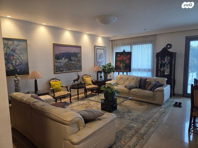 ניסים אלוני 16