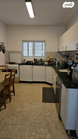 דירת גן, המחתרות 28, 2003, רעננה