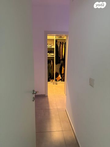 גג/ פנטהאוז, כלנית 6, הפרחים, חריש