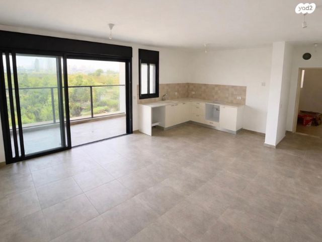 לאה גולדברג 16