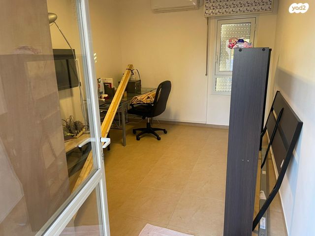 דירה, הקרן 15, כלי שיר, מעלה אדומים