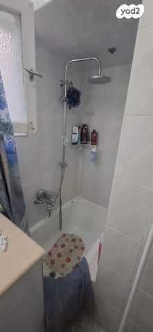 דירה, רות 16, חרוזים, רמת גן