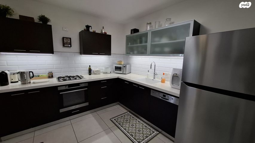 דירה, הר הצופים 56, רחובות ההולנדית, רחובות