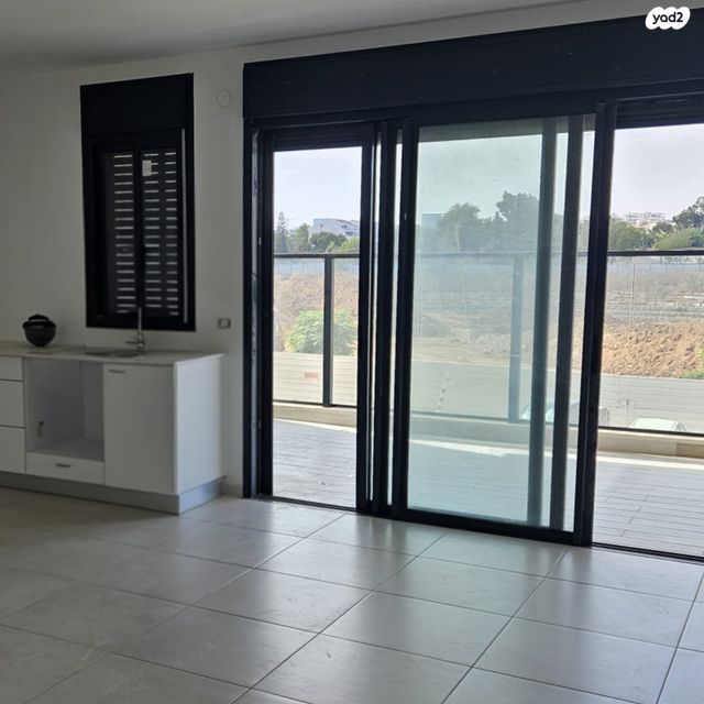 לאה גולדברג 14