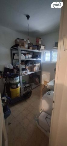 דירה, רות 16, חרוזים, רמת גן