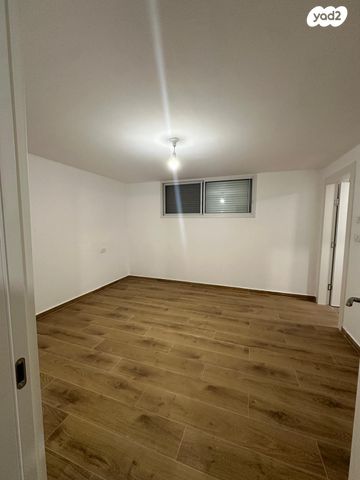 יחידת דיור, יוסף יבנאי 23, המושבה הגרמנית, גן יבנה