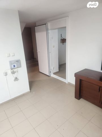 יחידת דיור, הנשיא שז"ר 21, שאר העיר, מזכרת בתיה