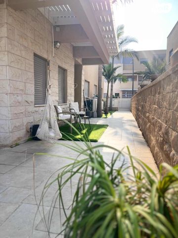 לוי אשכול 13