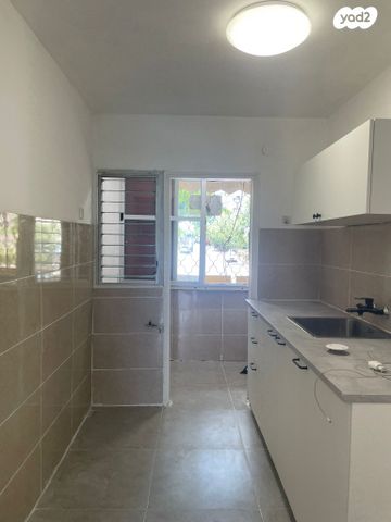 דירה, שדרות הקיבוצים 8, אושיות, רחובות