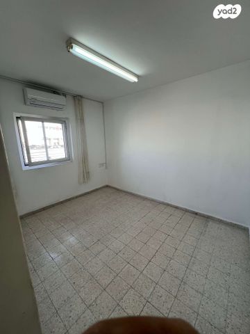 דירה, האלון 477, אורות, אור עקיבא