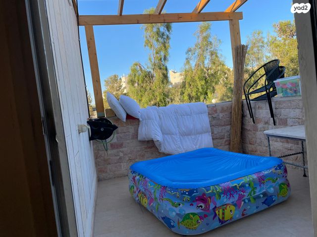 דירה, הקרן 15, כלי שיר, מעלה אדומים