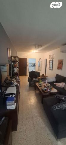 דירה, רות 16, חרוזים, רמת גן