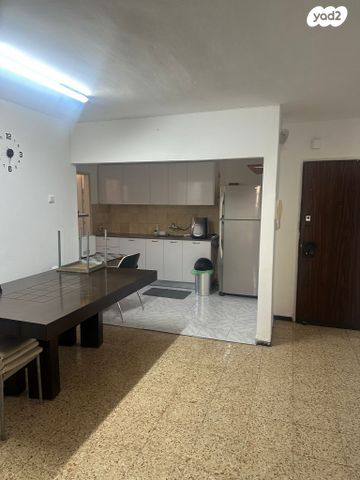 דירה, חב"ד 22, רמב"ם, ראשון לציון