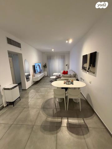 דירה, ברתיני גארי 9, נווה עופר, תל כביר, תל אביב יפו