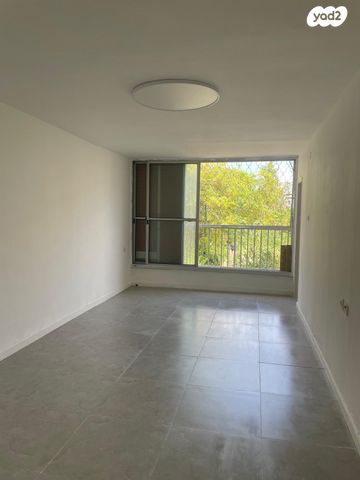 שדרות הקיבוצים 8