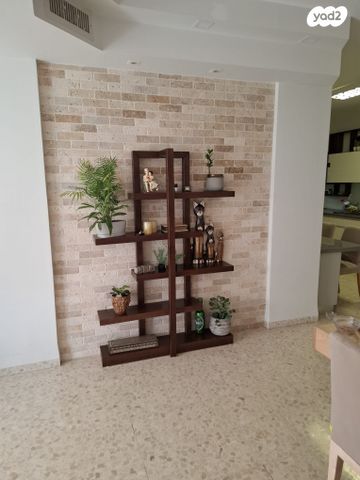 דירה, לח"י 6, הפרפר, קרית ביאליק