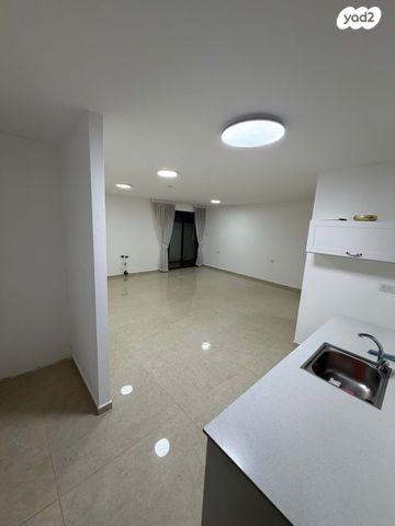 מרתף/ פרטר, קדש 9, צפון מזרח מרכז העיר, נתניה