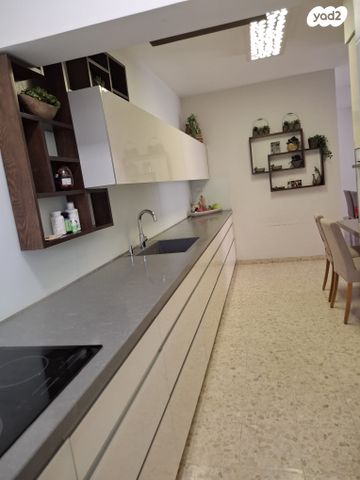 דירה, לח"י 6, הפרפר, קרית ביאליק