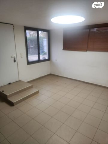 יחידת דיור, הנשיא שז"ר 21, שאר העיר, מזכרת בתיה