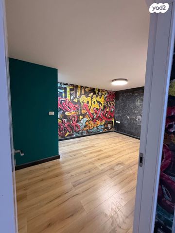 מרתף/ פרטר, קוממיות 11, הרקפות, ראש העין