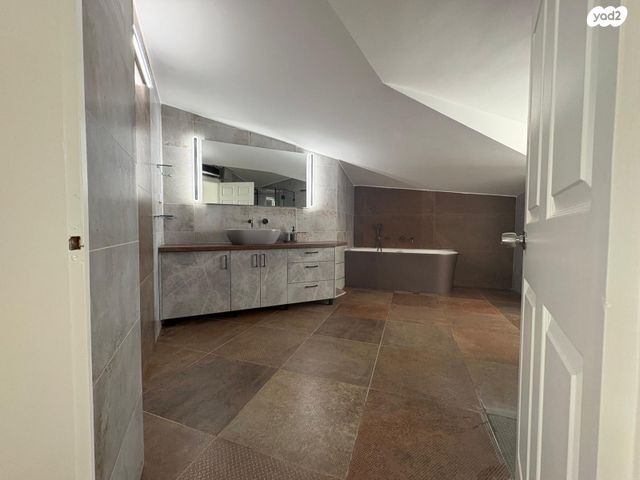 דו משפחתי, יצחק רובינשטיין 32, הוד הכרמל, דניה, חיפה