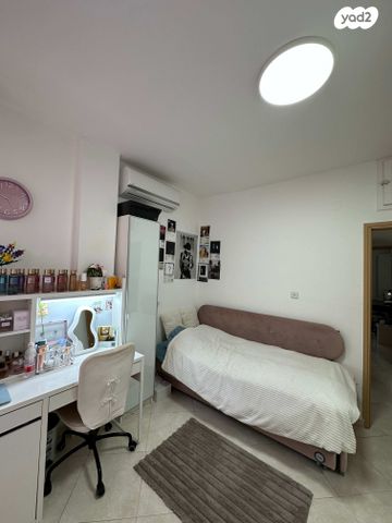 דירה, מנדלי מוכר ספרים 19, לב העיר, בת ים