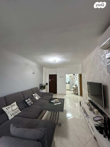 דירה, מנדלי מוכר ספרים 19, לב העיר, בת ים