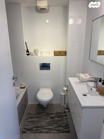 דירה, חיים בר לב 19, קרית קריניצי, רמת גן