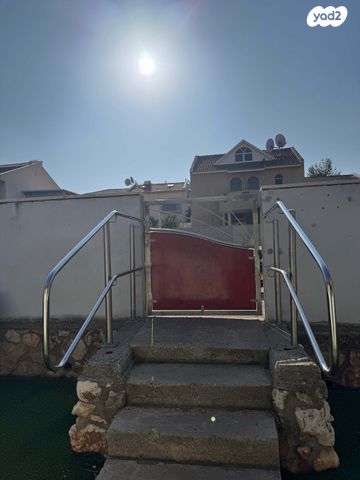 דו משפחתי, כרמיאל