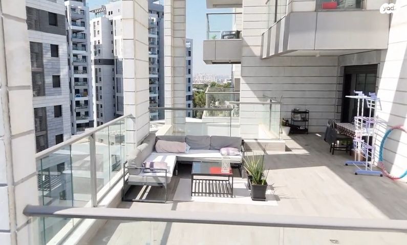 גג/ פנטהאוז, גילדסגיים 4, קרית קריניצי, רמת גן