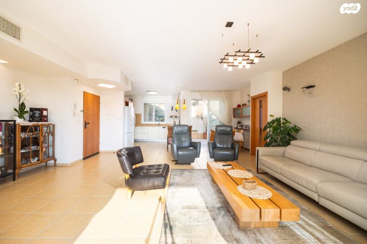 דירה, שלמה באום, חומת שמואל, הר חומה, ירושלים