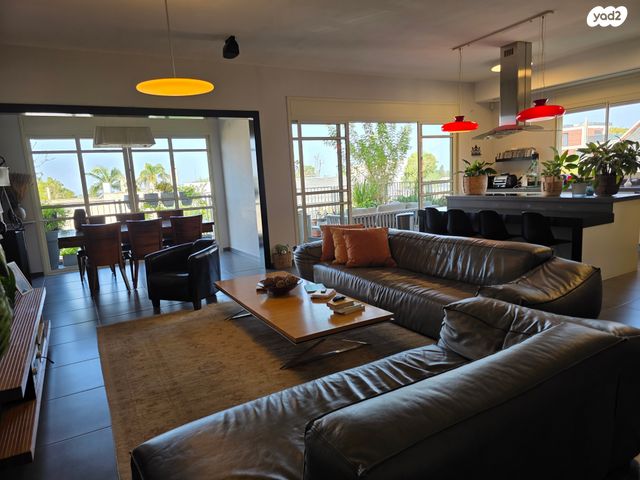 גג/ פנטהאוז, גולן, רמת השרון