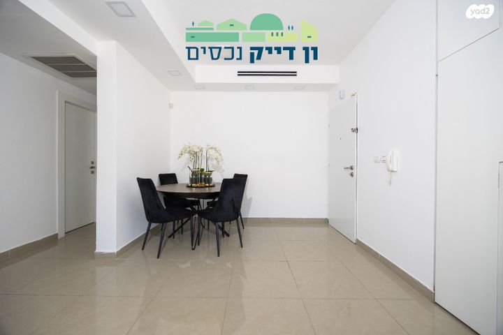 דירה, יצחק רפאל, חומת שמואל, הר חומה, ירושלים