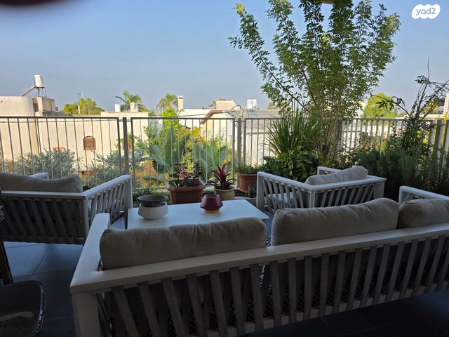 גג/ פנטהאוז, גולן, רמת השרון