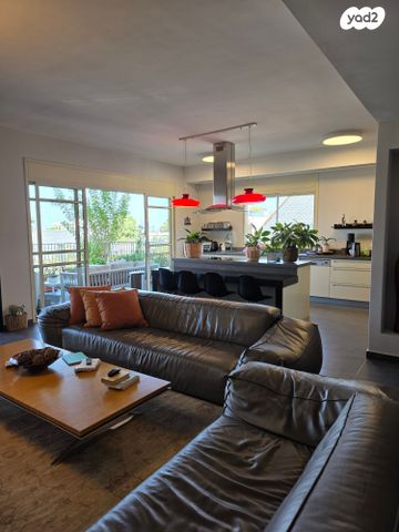 גג/ פנטהאוז, גולן, רמת השרון