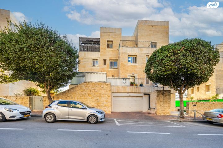 דירה, שלמה באום, חומת שמואל, הר חומה, ירושלים