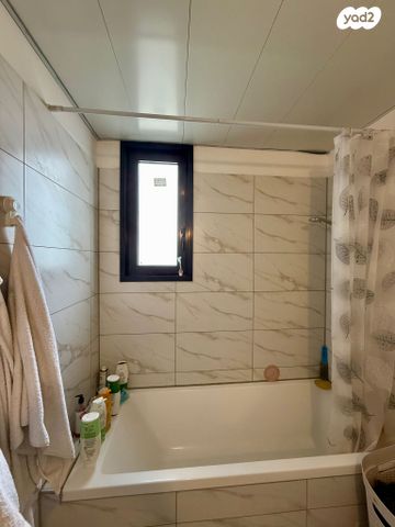 גג/ פנטהאוז, גילדסגיים 4, קרית קריניצי, רמת גן