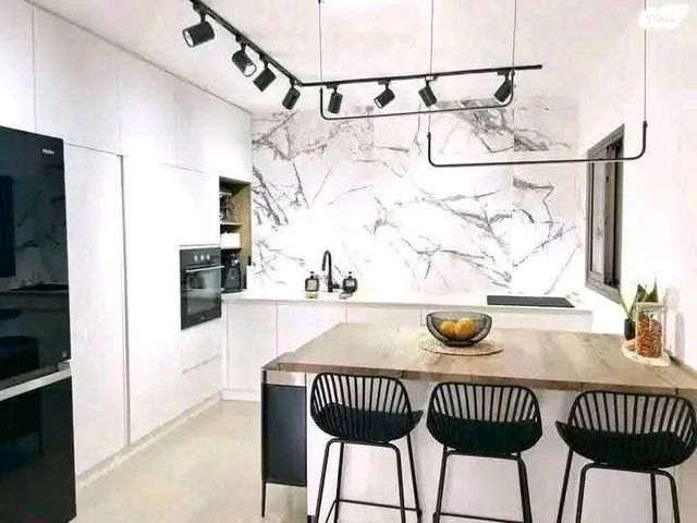 גג/ פנטהאוז, פנחס אילון, קרית אילון, חולון