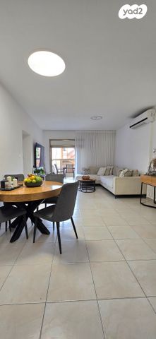 דירה, שער הפרחים 3, קרית שרת מערב, חולון