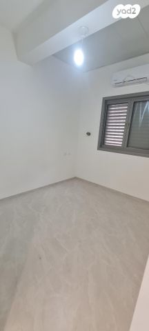 דירה, פנחס אפשטיין, הר שלום, בני ברק