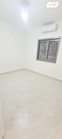 דירה, פנחס אפשטיין, הר שלום, בני ברק