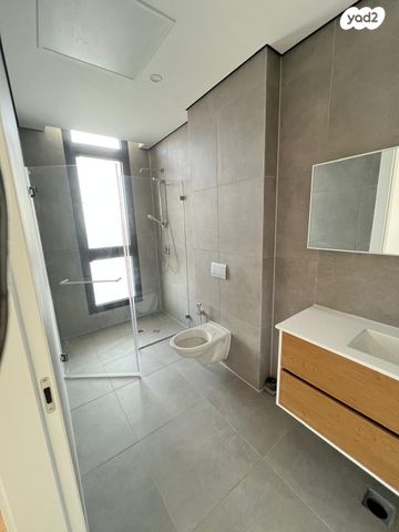 דירה, בנימין וולפוביץ', רעננה