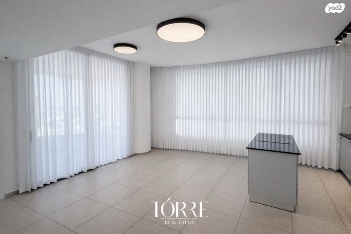 דירה, דרך מנחם בגין 158, מונטיפיורי, הרכבת, תל אביב יפו