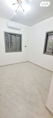 דירה, פנחס אפשטיין, הר שלום, בני ברק