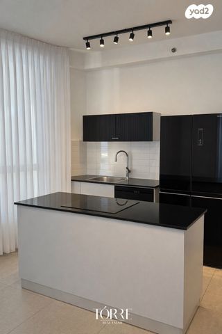 דירה, דרך מנחם בגין 158, מונטיפיורי, הרכבת, תל אביב יפו