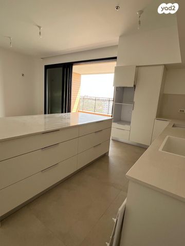 דירה, בנימין וולפוביץ', רעננה