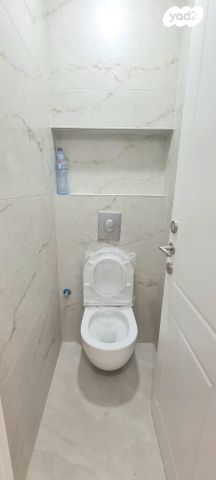 דירה, פנחס אפשטיין, הר שלום, בני ברק