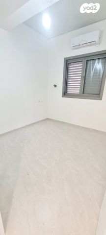 דירה, פנחס אפשטיין, הר שלום, בני ברק